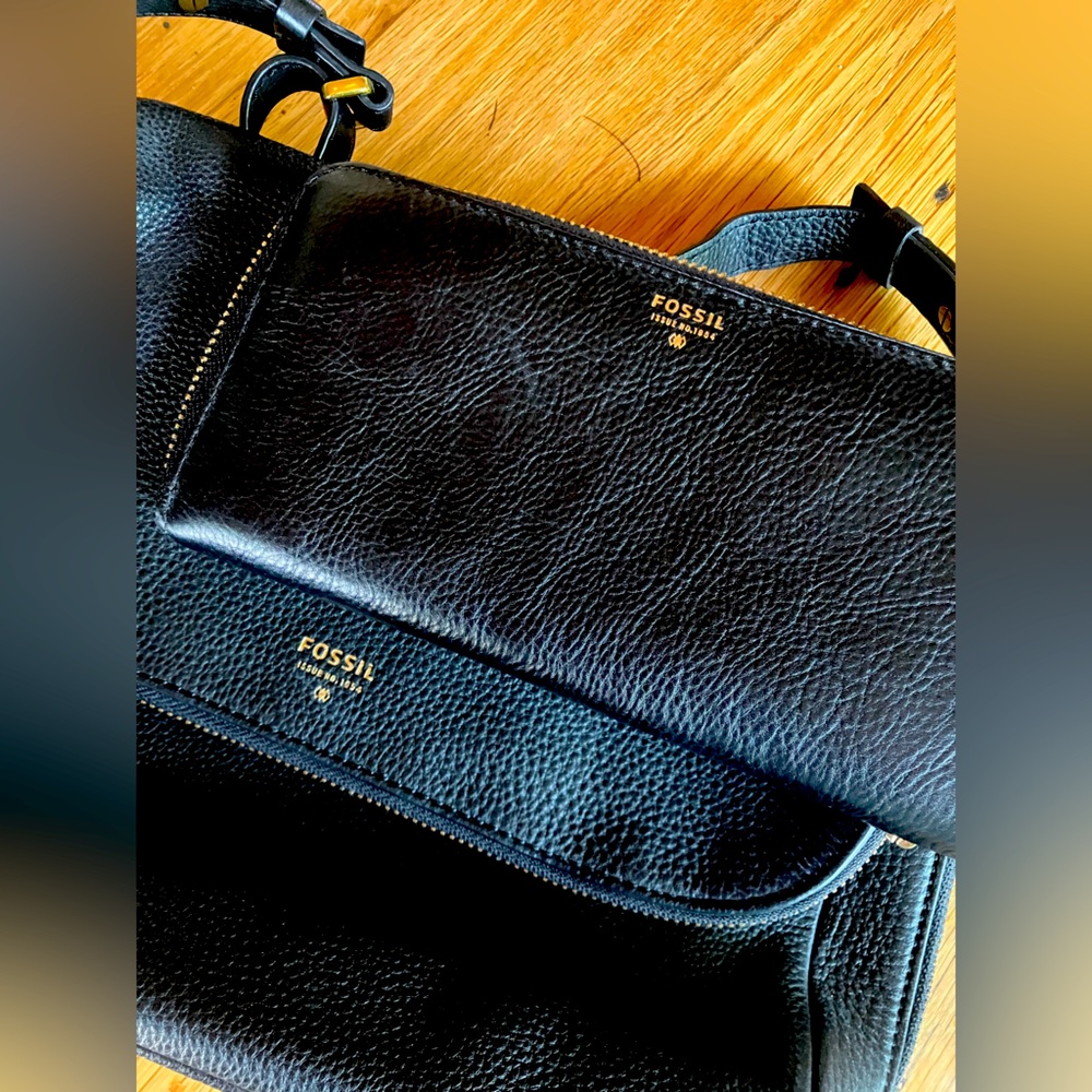 Fossil Expandable Pebbled Leather Purse + Wallet EUC